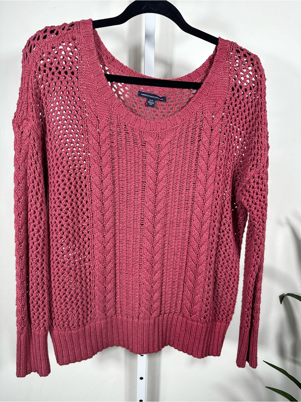 G38. American Eagle Rose Pink Cable Knit Pointelle Scoop Neck Sweater Medium